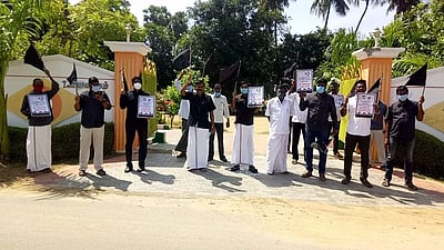 கும்மிடிப்பூண்டியில் நீட் தேர்வை ரத்து செய்யக் கோரி திமுக ஆர்ப்பாட்டம்