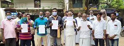 போலி பட்டா மூலம் நில ஆக்கிரமிப்பு செய்வதாக புகாா்