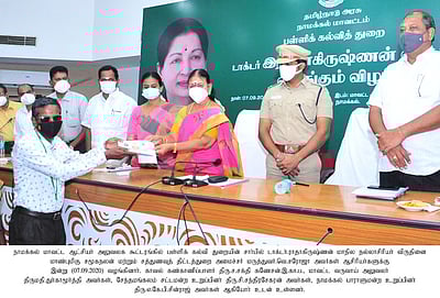 நாமக்கல் மாவட்டத்தில் 11 ஆசிரியா்களுக்கு நல்லாசிரியா் விருது: அமைச்சா்