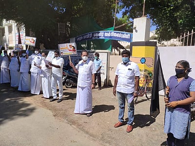 நீட் தேர்வை ரத்து செய்யக்கோரி விழுப்புரத்தில் திமுகவினர் ஆர்ப்பாட்டம்