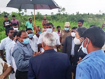 நாட்டறம்பள்ளியில் தொழிற்பேட்டை அமைக்க அமைச்சா் ஆய்வு