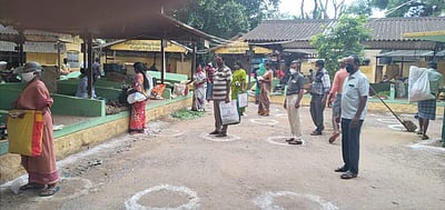 கம்பத்தில் உழவர் சந்தை திறப்பு: விவசாயிகள் 3 பேருக்கு தொற்று உறுதி