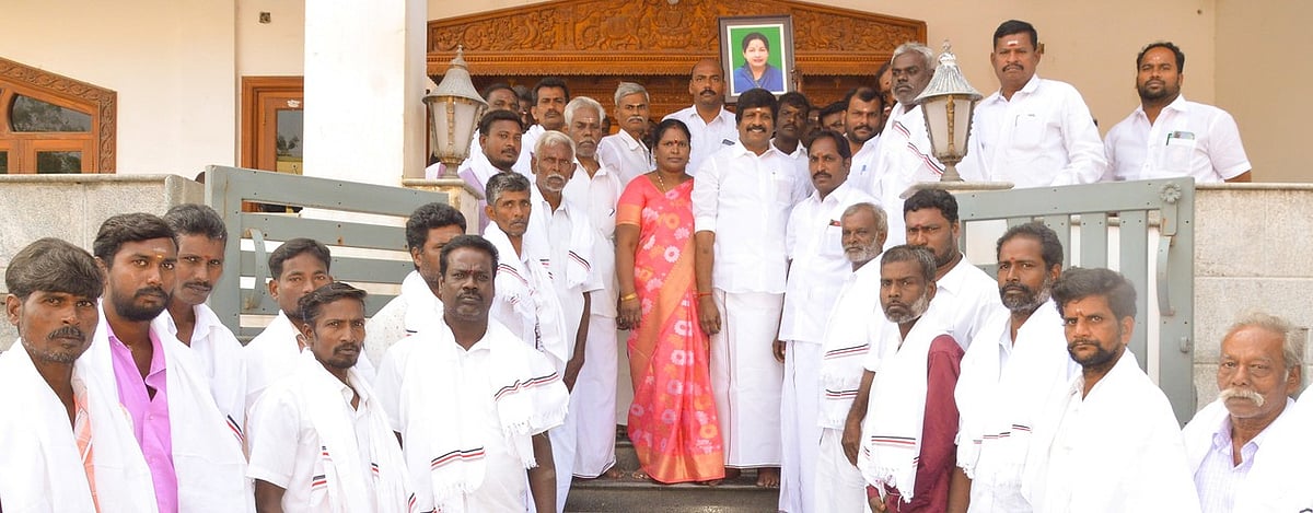 அதிமுகவில் இணைந்த ரஜினி மக்கள் மன்றத்தினா்
