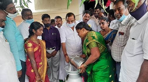 புதிய பால் உற்பத்தியாளா்கள் கூட்டுறவு சங்கம் திறப்பு