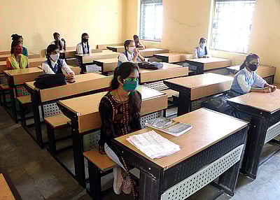 கேரளத்தில் 8 மாதங்களுக்குப் பிறகு பள்ளிகள் திறப்பு