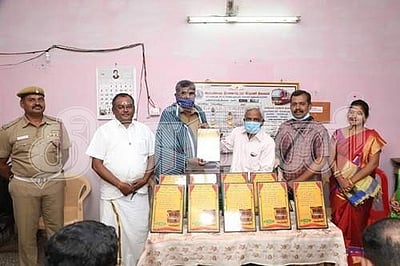 சமூக சேவகர் விருது அளிப்பு