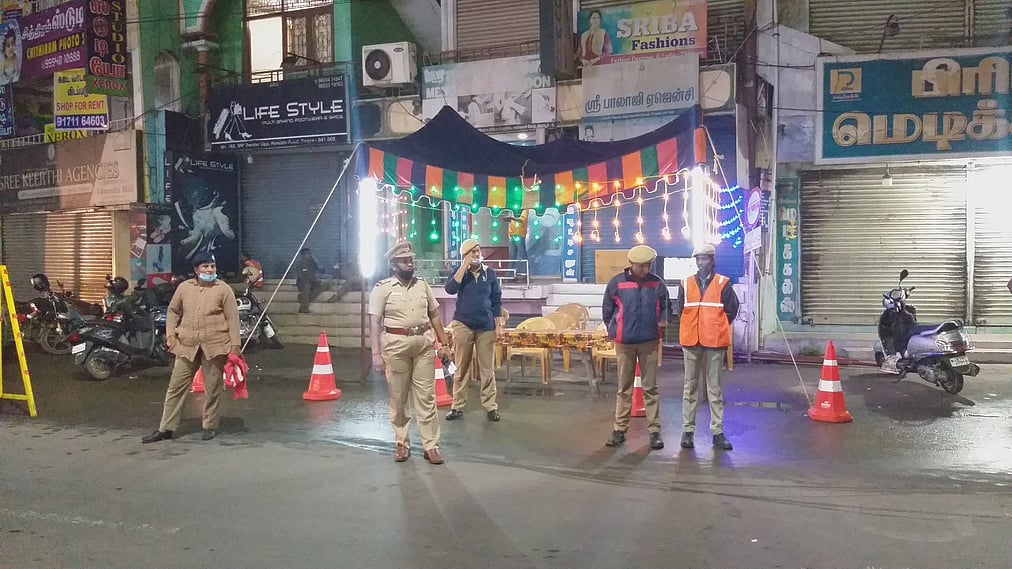 காவல் துறையினா் வாகன சோதனை