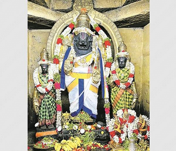 சிங்கிரிகோணாவில் தேவியருடன் நின்றருளும் நரசிம்மர்!