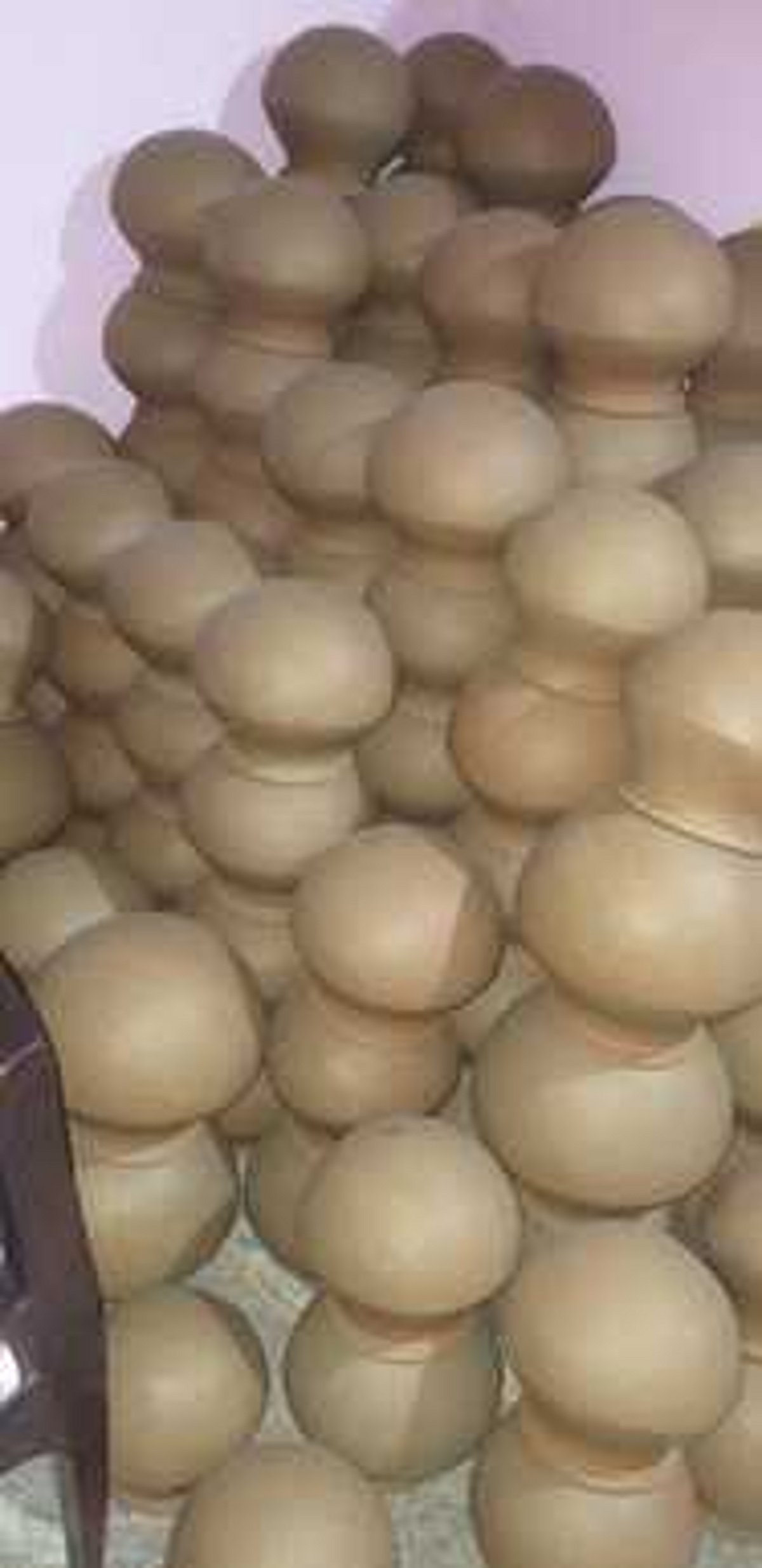 தொடா் மழையால் பொங்கல் மண்பானை தயாரிப்புப் பணி பாதிப்பு