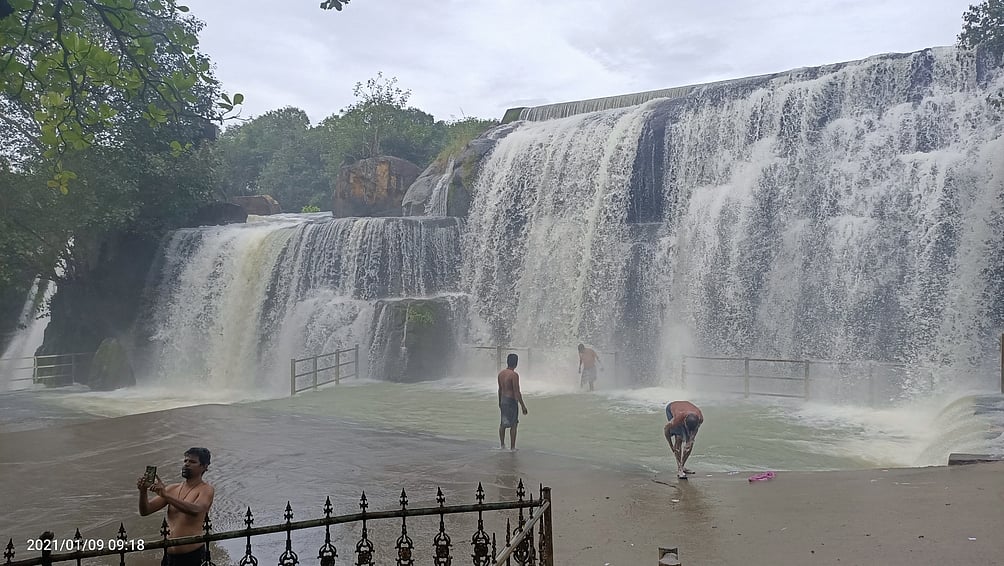திற்பரப்பு அருவியில் நீா்வரத்து அதிகரிப்பு