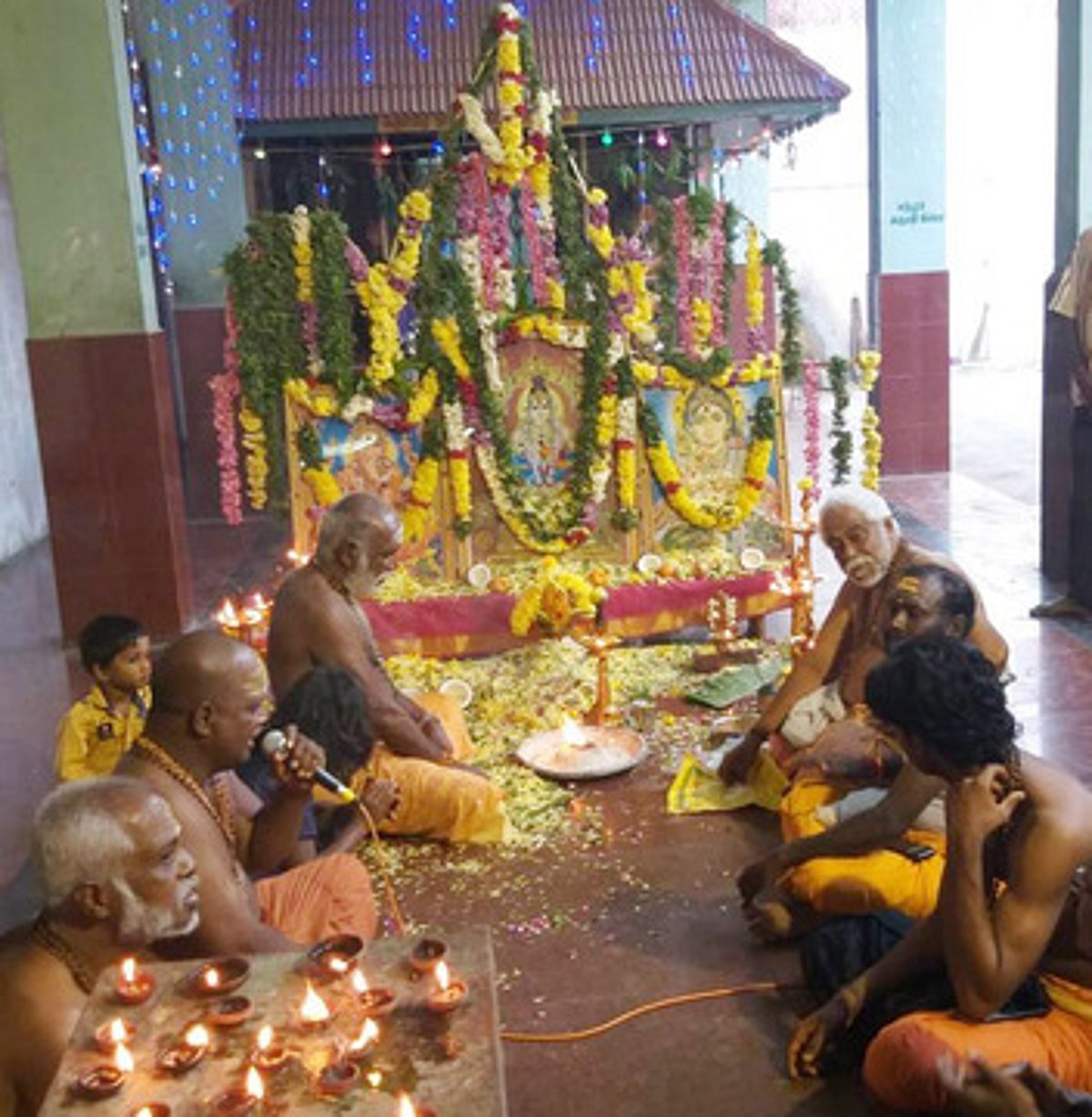 ஐயப்பன் கோயிலில் தீ மிதி விழா