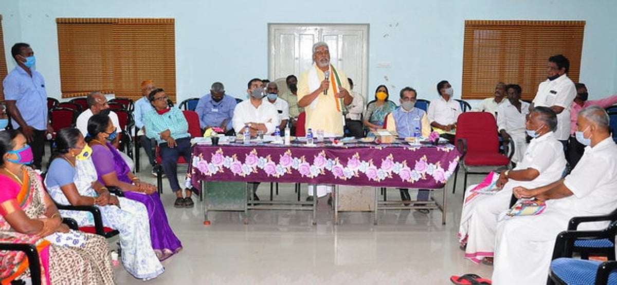 விளைபொருள்களை சந்தைப்படுத்த வேளாண்அறிவியல் நிலையம் ஏற்பாடு செய்ய வேண்டும்விவசாயிகள் வலியுறுத்தல்