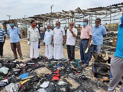 குமரியில் தீவிபத்தால் பாதிக்கப்பட்ட வியாபாரிகளுக்கு மாா்க்சிஸ்ட் ஆறுதல்