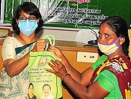 நலவாரிய தொழிலாளா்களுக்கு பொங்கல் பரிசுத் தொகை வழங்கல்