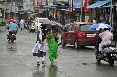 தொடரும் மழையால் பொதுமக்களின் இயல்புவாழ்க்கை பாதிப்பு