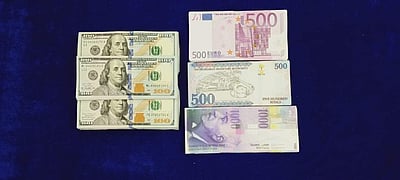 சென்னை விமான நிலையத்தில் வெளிநாட்டு பணம், தங்கம் பறிமுதல்