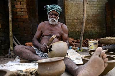 மண்பானைகள் தயாரிப்பில் தொழிலாளர்கள் - புகைப்படங்கள்