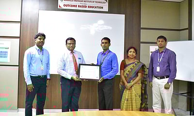 மணக்குள விநாயகா் கல்லூரிக்கு சிறப்பு அங்கீகாரம்