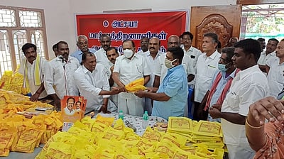 மாற்றுத்திறனாளிகளுக்கு பொங்கல் பொருள்கள்