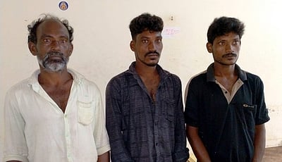 தனுஷ்கோடியில் 300 கிலோ மஞ்சள் பறிமுதல் 3 மீனவா்கள் கைது