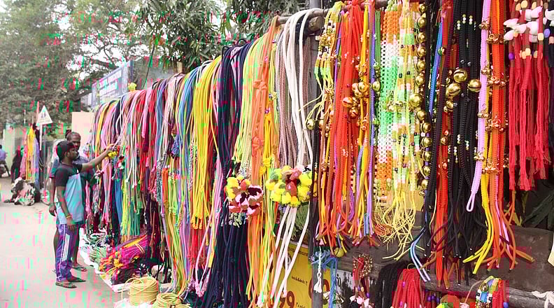 திருவள்ளூரில் களைகட்டிய பொங்கல் பொருள் விற்பனை