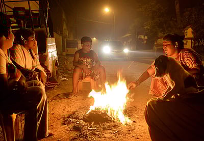 போகி பண்டிகை: சென்னையில் புகை மூட்டத்தால் வாகன ஓட்டிகள் அவதி