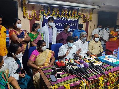 கரோனா தடுப்பூசி போட்டுவிட்டு மது அருந்தக் கூடாது: விஜயபாஸ்கர்