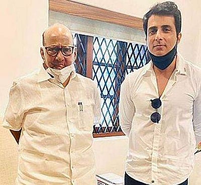 மகாராஷ்டிரம்: சரத் பவாரை சந்தித்த நடிகர் சோனு சூட்