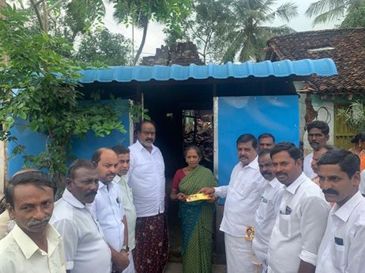 தொடா் மழை: தரங்கம்பாடி அருகே வீடுகள், நெற்பயிா்கள் பாதிப்பு