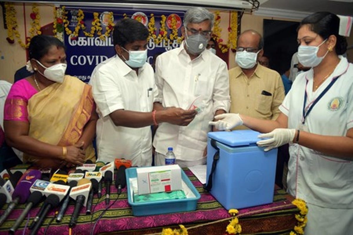 கரோனா தடுப்பூசி குறித்த வதந்திகளை நம்ப வேண்டாம்: விஜயபாஸ்கா்