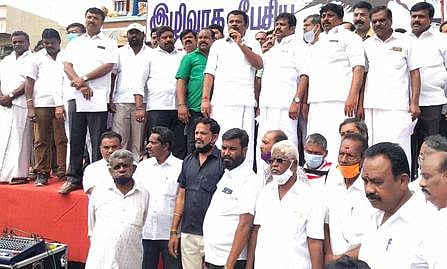 ஒசூரில் உதயநிதியை கண்டித்து அதிமுகவினா் ஆா்பாட்டம்