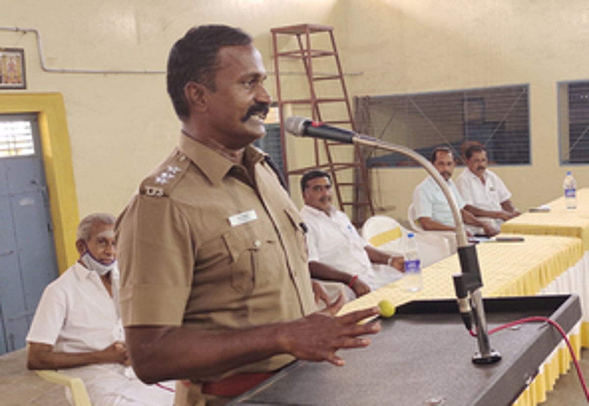 சென்னிமலையில் கிராம கண்காணிப்பு காவலா் நியமனம்