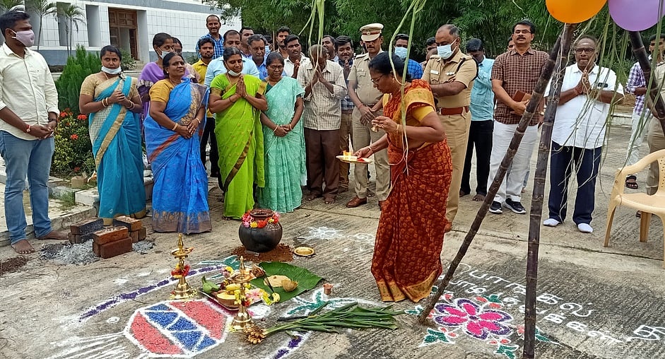 ஜவ்வாது மலை, சாத்தனூா் அணைப் பகுதிகளில் போலீஸ் பாதுகாப்பு: பொதுமக்கள் கூடுவதைத் தடுக்க நடவடிக்கை