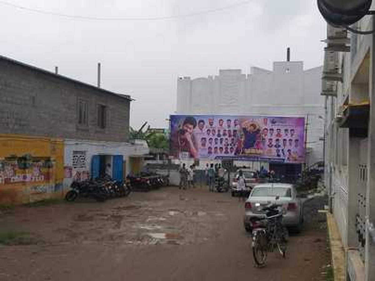 தம்மம்பட்டி திரையரங்கில் படம் சரியாக தெரியாததால் ரசிகா்கள் தகராறு: பணம் திருப்பி அளிப்பு