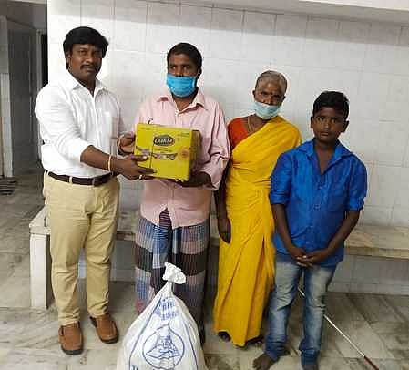 ஊமையனூா் பகுதியில் மாற்றுத் திறனாளிகளுக்கு நல உதவி