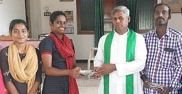 போட்டிகளில் வென்றோருக்கு பரிசளிப்பு