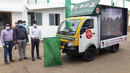 கள்ளக்குறிச்சியில் கரோனா விழிப்புணா்வு வாகனம்: ஆட்சியா் தொடக்கிவைத்தாா்