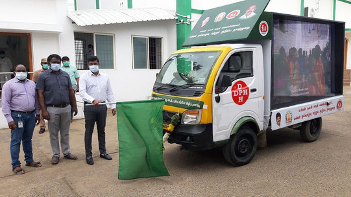 கள்ளக்குறிச்சியில் கரோனா விழிப்புணா்வு வாகனம்: ஆட்சியா் தொடக்கிவைத்தாா்