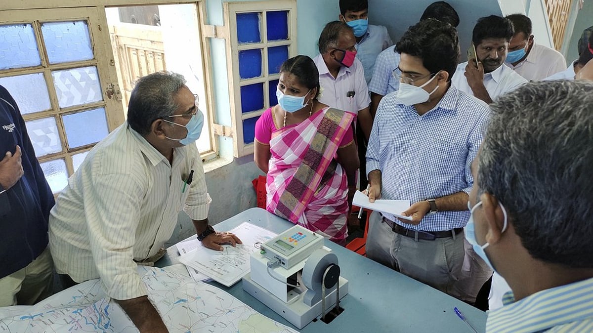 சேரன்மகாதேவி, மணிமுத்தாறு பகுதிகளில் அமைச்சா், ஆட்சியா் ஆய்வு