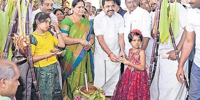 காவலர்களின் குடும்பத்துடன் முதல்வர் பொங்கல் கொண்டாட்டம்