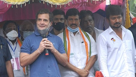 அவனியாபுரம் ஜல்லிக்கட்டு:ராகுல்காந்தி ரசித்துப் பாா்த்தாா்