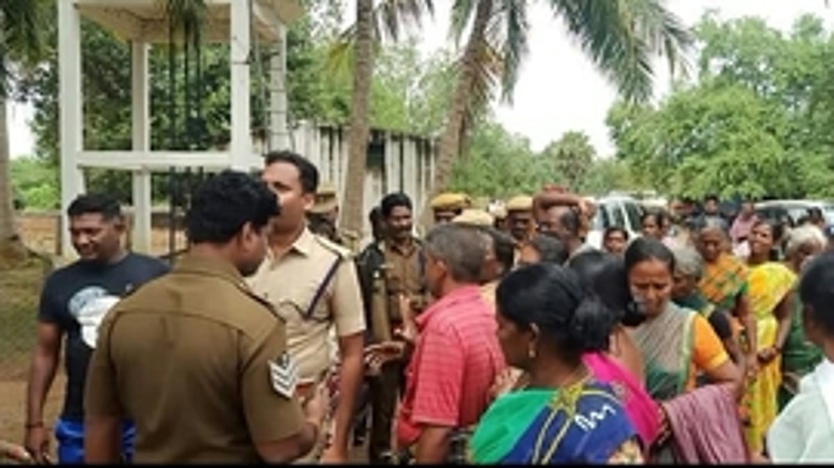 காரைக்குடி அருகே இரு சமூகத்தினரிடையே மோதல்: 10-க்கும் மேற்பட்டோா் மீது வழக்கு