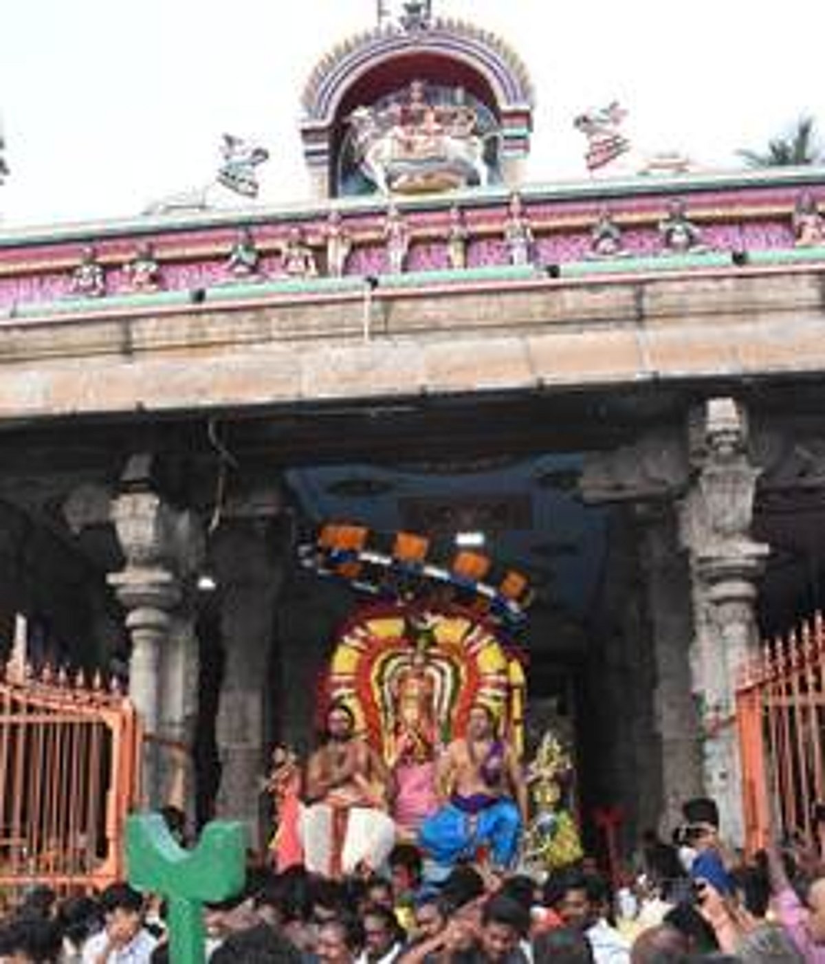 அருணாசலேஸ்வரா் கோயிலில் திருவூடல் திருவிழா: திரளான பக்தா்கள் பங்கேற்பு