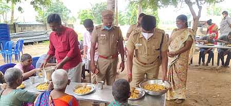 மனநலன் குன்றியவா்களுடன் பொங்கல் கொண்டாட்டம்