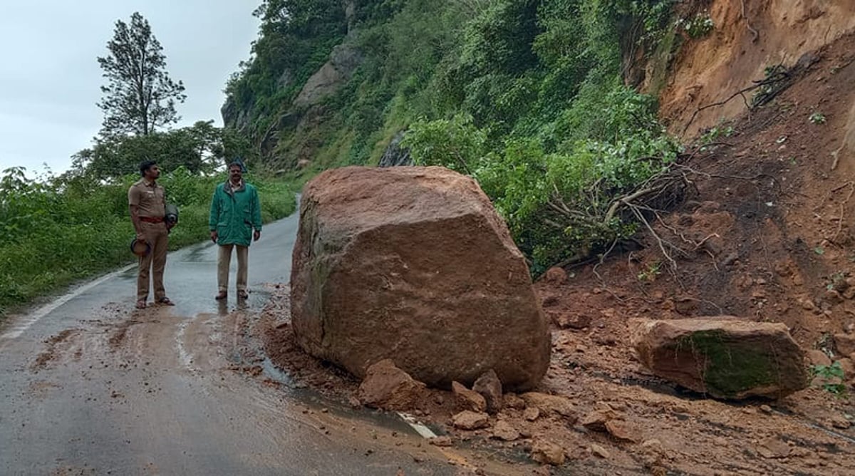 போடிமெட்டு மலைச் சாலையில் மீண்டும் சரிந்து விழுந்த பாறை அகற்றம்