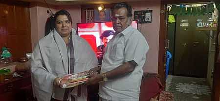 கரூா் விஜயலட்சுமி பன்னாட்டுப் பள்ளித்தாளாளருக்கு  தமிழ்ச்செம்மல் விருது