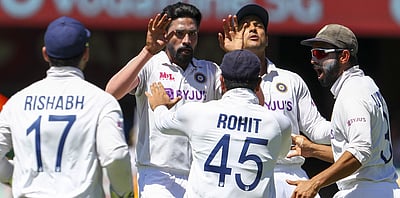 அறிமுக டெஸ்டில் விக்கெட்டுகள் எடுத்த தமிழக வீரர்கள்: ஆஸ்திரேலியா முதல் நாளில் 274/5