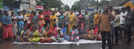 நாகையில் திடீா் சாலை மறியல்