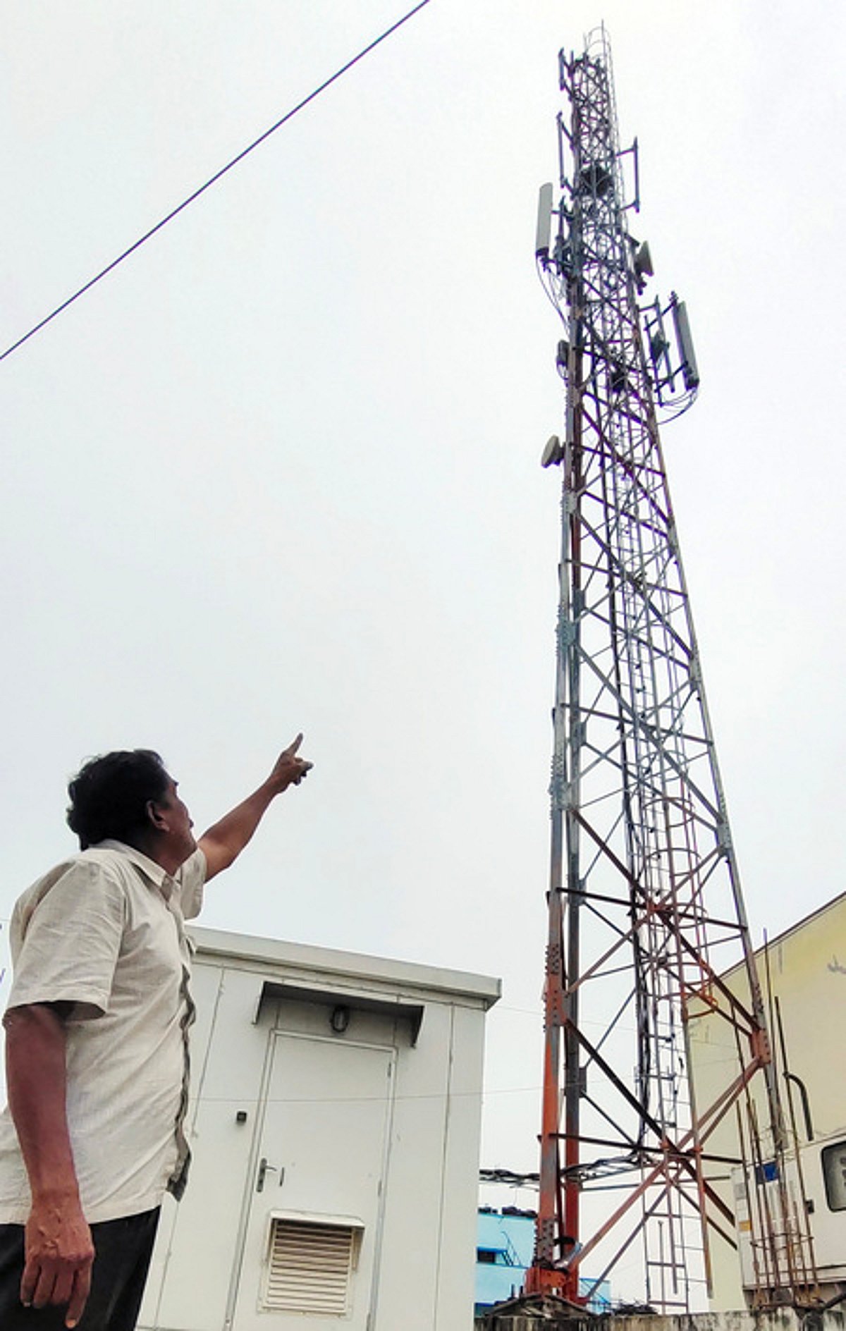 செல்லிடப்பேசி கோபுரத்தை அகற்ற பொது மக்கள் கோரிக்கை