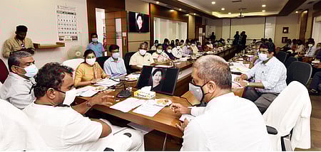 பொலிவுறு நகரம் திட்டப் பணிகளை விரைந்து முடிக்க வேண்டும்